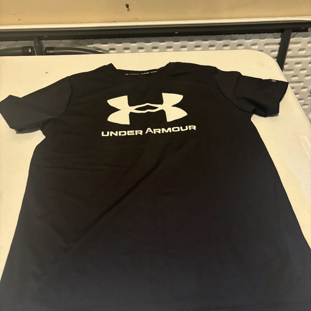 Under Armour tshirt